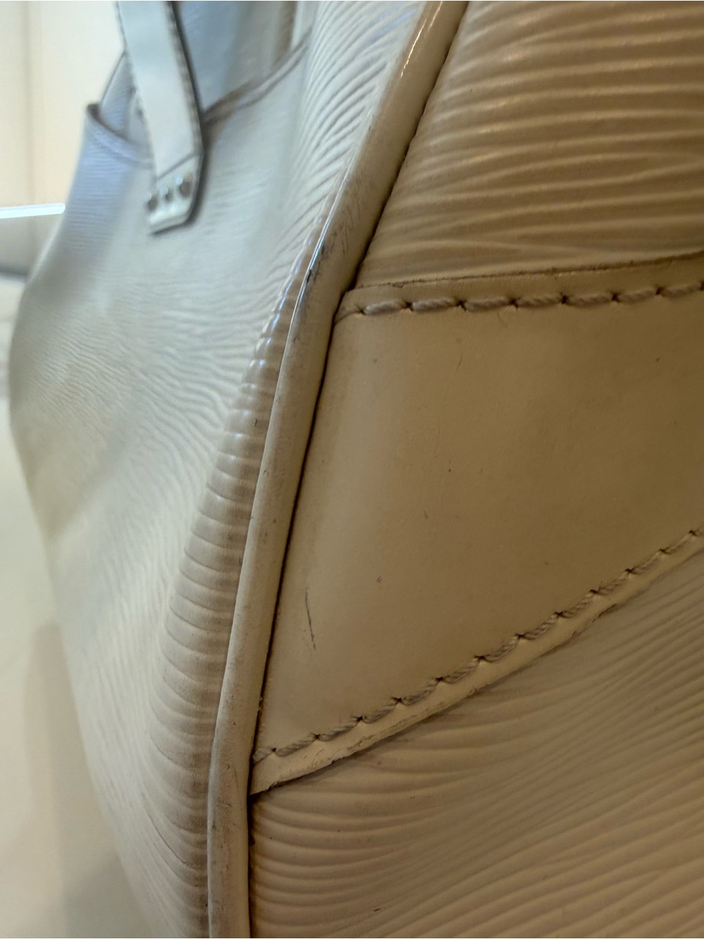 Louis Vuitton Ivoire GM Montaigne Epi Leather Handbag - Picture 6 of 9